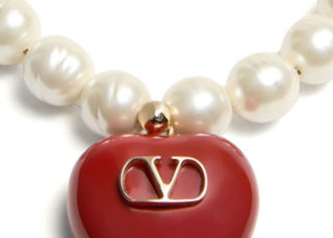 人気【Valentino】ハートロイヤルネックレス VALENTINOのバレンタインデーを彩る『ハートアクセサリー』に