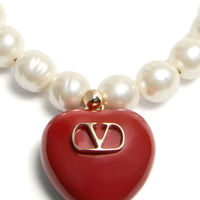 VALENTINOのバレンタインデーを彩る『ハートアクセサリー』に陶酔!〈BUYMAが断然お得〉