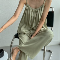 2025年の静かなトレンド「ペールグリーン」はこう取り入れる!