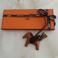 今年のトレンド『バッグチャーム』でおしゃれ度アップ!