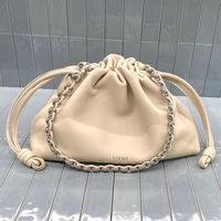 【2025春夏トレンド】バッグは「ミルキーホワイト」を差し色に♡