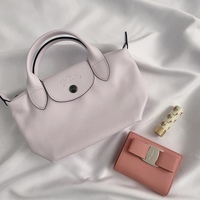 「これだけでお出かけOK!」財布・スマホ・鍵が全部入るミニショルダー5選