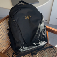 ARC’TERYXの『神リュック』で叶えるスマートな通勤スタイル!〈抜群の収納力〉