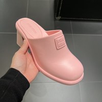 4万円台から!海外アウトレットで出会える「お宝シューズ」大公開【人気ハイブランド6選】