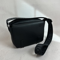 ロゴに頼らない大人メンズの「ショルダーバッグ」図鑑!