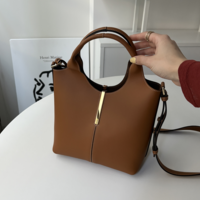 価格・サイズ感も丁度いい!トッズ新作『ショッピングトートミニ』へ注文殺到♡