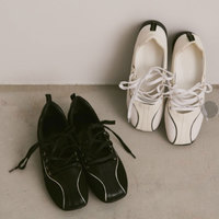 ‟バレエコアスニーカー”でスポーティ×ガーリーの新境地へ!