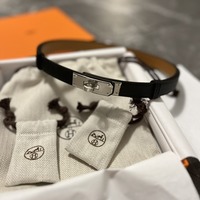 高級すぎて使いづらい?《エルメスアクセ》を“日常コーデ”に落とし込む方法