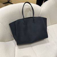 The Rowの新作バッグ「MARLO」は荷物多めさんに大絶賛!