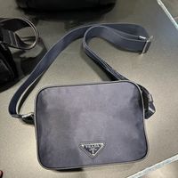 荷物少なめ男子の“ちょうどいい”が見つかる「PRADA」のコンパクトバッグ