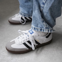 アディダスのサンバ「OG」と「ADV」の違いを徹底解説!