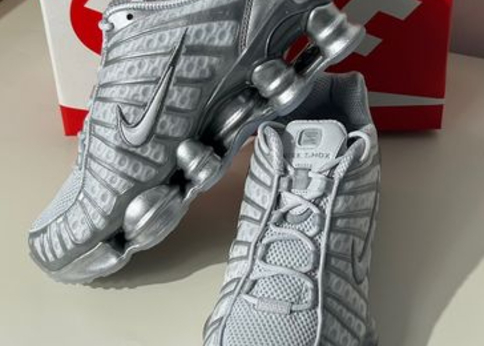 Y2K・Y3Kーadidas シルバー スニーカー アディダス」がY2K的デザインのスニーカーを発売 - TOKION