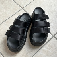 UGGの厚底サンダル「ゴールデングロー」は楽チンでおしゃれ!#バイマ購入品