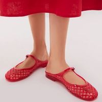 【雨の日でもガンガン履ける】「ジェリーサンダル」は、夏の一大トレンドの一つ!売り切れる前にゲットしよう♡