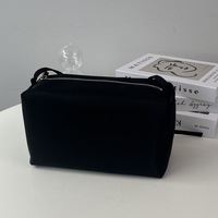 韓国のおしゃれな「ナイロンバッグ」8選!-美しい形やツヤ感が魅力♡