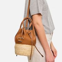 「レザー×かご」の“いいとこ取り”バッグが、今おしゃれさんの正解!