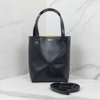 旅行にも普段使いにも!大容量なのにおしゃれな「LOEWEバッグ」特集