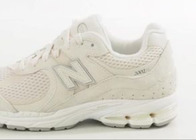 ニューバランス 「2002R」 人気色ガイド!今選ぶべきカラーと着こなしのコツ