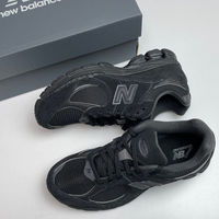 ニューバランス 「2002R」 人気色ガイド!今選ぶべきカラーと着こなしのコツ