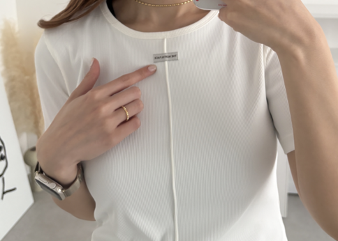 ランキング-【中央小さめロゴTシャツがコーデの主役♡】今っぽい、中央小さめロゴTシャツ7選!