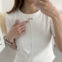 【中央小さめロゴTシャツがコーデの主役♡】今っぽい、中央小さめロゴTシャツ7選!