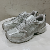 ニューバランス530は「ダサい」?-大人女子の疑問を徹底解明!本当に似合う選び方