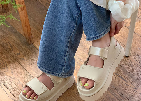 ランキング-男は「UGGサンダル」で夏を楽しむ!-タウンユースからアウトドアまで♪