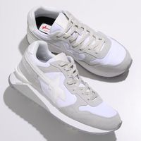 夏コーデに映える【ホワイト・ベージュ系】のスニーカー・サンダル14選