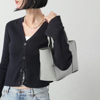 「長く愛せる」ボッテガヴェネタ。時代を超えて価値ある名品バッグ8選!