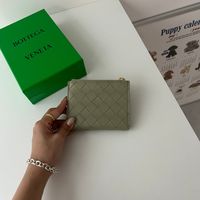 バッグだけじゃない!ボッテガ・ヴェネタ『スモールレザーグッズ』で日常を格上げ