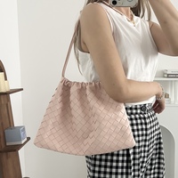 ボッテガの『ミニバッグ』こそ賢い投資!〈人気モデル3選〉