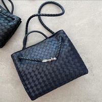 ボッテガ・ヴェネタ『通勤バッグ』の決定版!機能性と品格を両立するモデル選び♪