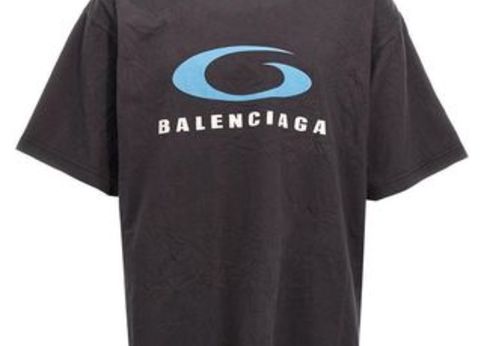 大人が着るTシャツ。最適格は「BALENCIAGA」(バレンシアガ)だった 