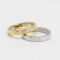 【メンズ】Tシャツが格上げされる「アクセサリー」の付け方