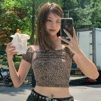 秋っぽさが増す“レオパード柄”のトップス3選〈1万円以下〉