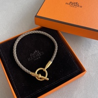 嫌味にならない!エルメス「上品ブレスレット」5選