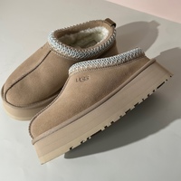 公園から送り迎えまで!おしゃれと機能性を両立する「UGG」コーデ