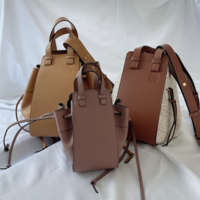 ロエベの「ハンモック」って使いづらい?後悔しないための選び方やおすすめコーデ術を解説