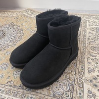 ふわふわで気持ちいい!UGG〈クラシックミニ〉の知られざる履き心地と魅力