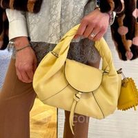 【TWICEミナも愛用中♡】FENDIのスパイバッグ、再び登場!