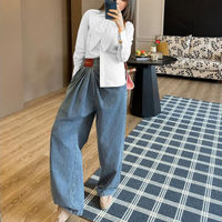 「バレルレッグジーンズ」とは?魅力を徹底解説