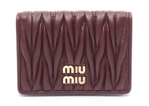 25秋冬・ミュウミュウ『ボルドーのお財布』が可愛い♡〈海外通販BUYMA