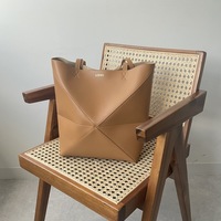 【700g以下!】"軽くて使い勝手のいい"一生モノバッグ8選!