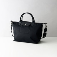 雨の日でも安心!通勤にも使える「タフな」ジムバッグ