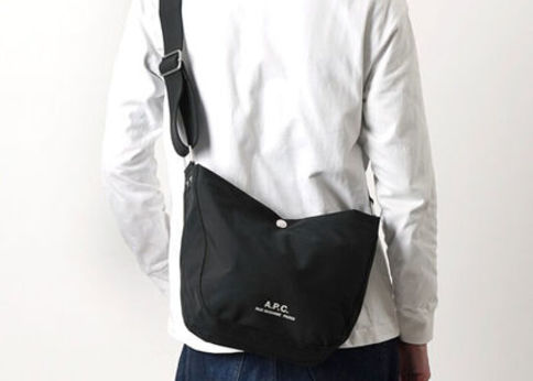 ランキング-カフェで勉強・読書するメンズの「休日スマートバッグ」おすすめ7選!