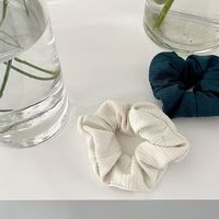 髪盛れる「スクエアシュシュ」とは?魅力&アレンジ術をご紹介!