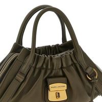 ひと目惚れ必至・マークジェイコブスの新作「The Cristina Satchel」は今季のキーアイテム。