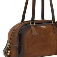 【クラシックとモードが融合】PRADA「ボウリングバッグ」が再び注目の的に♡