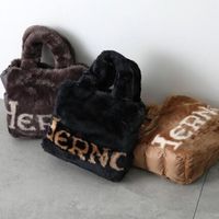 秋冬だから持ちたい「ふわもこバッグ」図鑑・2025!