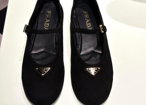 ランキング-【やっぱり冬はスエードが気分。】PRADAの名品バレリーナで叶える“大人の足元”